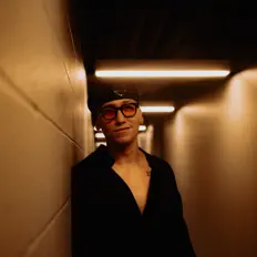 Devin Velez을(를) 듣고, 뮤직 비디오를 보고, 약력을 읽고, 투어 일정 등을 확인하세요!