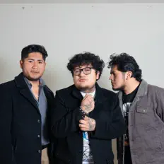 收听 La Catëdral、观看音乐视频、阅读小传、查看巡演日期等 ！