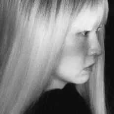 Hör dir sansa an, schau dir Musikvideos an, lies die Biografie, finde Tourdaten und mehr!