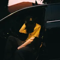 undefined dinle, müzik videolarını izle, biyografisini oku, tur tarihlerini ve daha fazlasını gör!