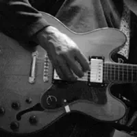 Ouve undefined, vê vídeos de música, lê a biografia, vê as datas da digressão e muito mais!