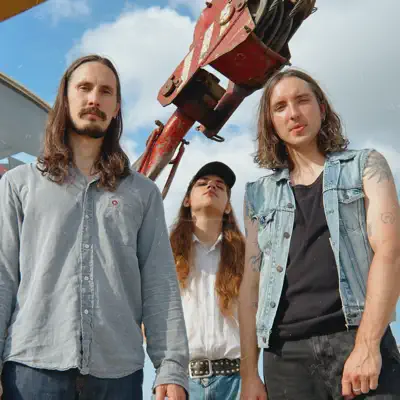 Listen to Погнали, watch music videos, read bio, see tour dates & more!