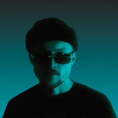 JSinay dinle, müzik videolarını izle, biyografisini oku, tur tarihlerini ve daha fazlasını gör!