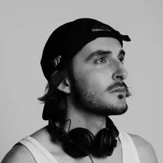 Poslechněte si interpreta Yann Dulché, sledujte hudební videa, přečtěte si životopis, podívejte se na data turné a další informace.