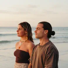 Luister naar ofthewild, bekijk muziekvideo's, lees de bio, bekijk de tourdata, en meer!