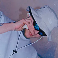 Poslechněte si interpreta Digital Kuk, sledujte hudební videa, přečtěte si životopis, podívejte se na data turné a další informace.