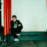 Dengarkan undefined, tonton video musik, baca bio, lihat tanggal tur & lainnya!