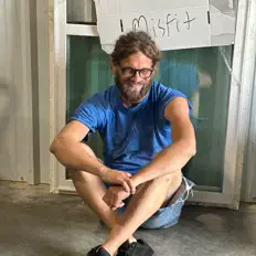 Chris Blackを聴いたり、ミュージックビデオを鑑賞したり、経歴やツアー日程などを確認したりしましょう！