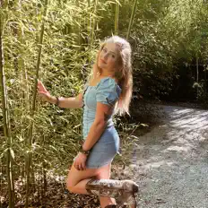 Ashley Marieを聴いたり、ミュージックビデオを鑑賞したり、経歴やツアー日程などを確認したりしましょう！