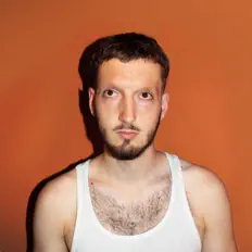 收听 ZvZ、观看音乐视频、阅读小传、查看巡演日期等 ！