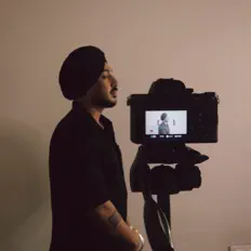 收听 Mandy Gill、观看音乐视频、阅读小传、查看巡演日期等 ！