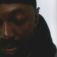 收听 undefined、观看音乐视频、阅读小传、查看巡演日期等 ！