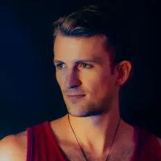 Escucha a VREDEN, mira vídeos musicales, lee la biografía, consulta fechas de giras y mucho más.