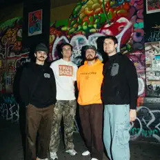 Écoutez Leaving Time, regardez des vidéoclips, lisez la biographie, consultez les dates de tournée et plus encore !