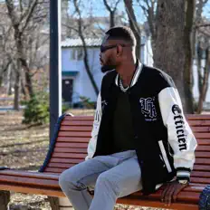 Djvzz D'hosgor dinle, müzik videolarını izle, biyografisini oku, tur tarihlerini ve daha fazlasını gör!