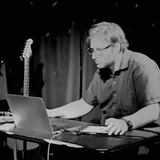 N. Hellを聴いたり、ミュージックビデオを鑑賞したり、経歴やツアー日程などを確認したりしましょう！