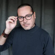 Hör dir Tolga Görsev an, schau dir Musikvideos an, lies die Biografie, finde Tourdaten und mehr!