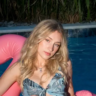 Listen to Georgia Owen, watch music videos, read bio, see tour dates & more!