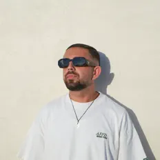 Escucha a Froyke, mira videos musicales, lee su biografía, consulta las fechas de las gira y más.