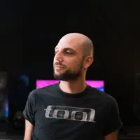 undefinedを聴いたり、ミュージックビデオを鑑賞したり、経歴やツアー日程などを確認したりしましょう！