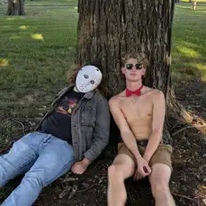 Chicken Glizzardsを聴いたり、ミュージックビデオを鑑賞したり、経歴やツアー日程などを確認したりしましょう！