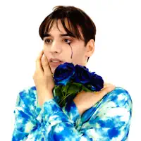 聆聽 undefined、觀看音樂影片、閱讀小傳、查看巡演日期等！