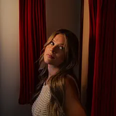 Marie Osumを聴いたり、ミュージックビデオを鑑賞したり、経歴やツアー日程などを確認したりしましょう！