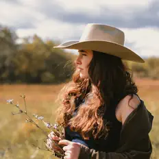 Hadley Fairchild सुनें, म्यूज़िक वीडियो देखें, बायो पढ़ें, दौरे की तारीखें और बहुत कुछ देखें!