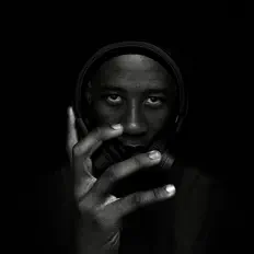 Poslechněte si interpreta Luh Fez MusiQ, sledujte hudební videa, přečtěte si životopis, podívejte se na data turné a další informace.