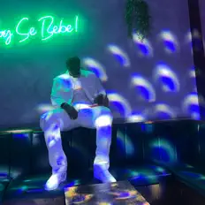 Ascolta Dvōn, guarda video musicali, leggi la biografia, vedi le date del tour & altro!