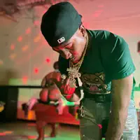 聆聽 undefined、觀看音樂影片、閱讀小傳、查看巡演日期等！