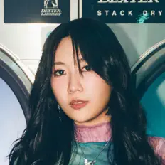 Hör dir Zooey Wonder an, schau dir Musikvideos an, lies die Biografie, finde Tourdaten und mehr!