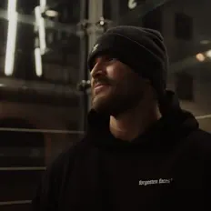 CAIO सुनें, म्यूज़िक वीडियो देखें, बायो पढ़ें, दौरे की तारीखें और बहुत कुछ देखें!