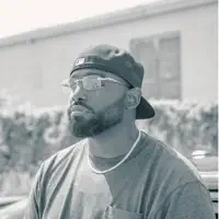 Hör dir undefined an, schau dir Musikvideos an, lies die Biografie, finde Tourdaten und mehr!