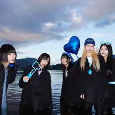 聆聽 RePLAY、觀看音樂影片、閱讀小傳、查看巡演日期等！