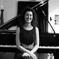 Elena Brunello: песни, клипы, биография, даты выступлений и многое другое.