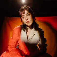 Ouça Isabella Ruiz, assista a videoclipes, leia a biografia, veja as datas das turnês e mais!