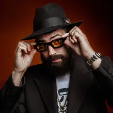 Pinhas dinle, müzik videolarını izle, biyografisini oku, tur tarihlerini ve daha fazlasını gör!