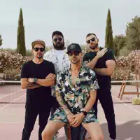 Escucha a undefined, mira videos musicales, lee su biografía, consulta las fechas de las gira y más.