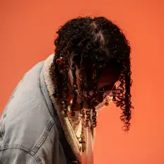 Poslechněte si interpreta Towwnyy, sledujte hudební videa, přečtěte si životopis, podívejte se na data turné a další informace.