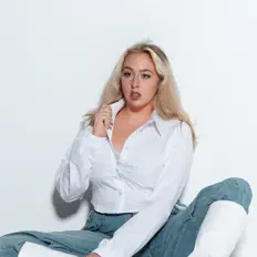 Ouça Emily Mayne, assista a videoclipes, leia a biografia, veja as datas das turnês e mais!