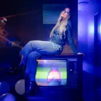 Ascolta undefined, guarda video musicali, leggi la biografia, vedi le date del tour & altro!