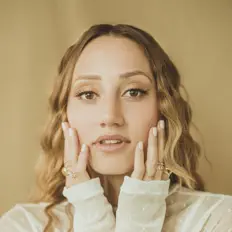 Poslechněte si interpreta MAITE, sledujte hudební videa, přečtěte si životopis, podívejte se na data turné a další informace.