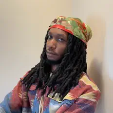 Hör dir Blakenatural an, schau dir Musikvideos an, lies die Biografie, finde Tourdaten und mehr!