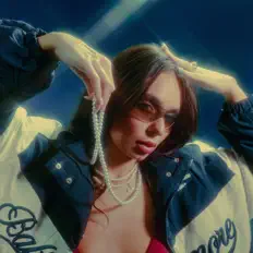 收听 DIANA、观看音乐视频、阅读小传、查看巡演日期等 ！