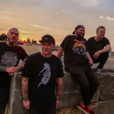Poslechněte si interpreta Avenue East, sledujte hudební videa, přečtěte si životopis, podívejte se na data turné a další informace.