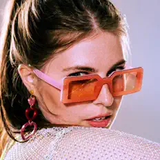 聆聽 Sophie Rey、觀看音樂影片、閱讀小傳、查看巡演日期等！