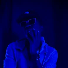 Dengarkan Eli P., tonton video musik, baca bio, lihat tanggal tur & lainnya!