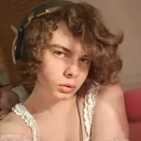 Poslechněte si interpreta undefined, sledujte hudební videa, přečtěte si životopis, podívejte se na data turné a další informace.