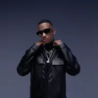 收听 undefined、观看音乐视频、阅读小传、查看巡演日期等 ！